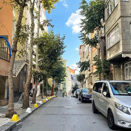 Minutes Away From Taksim Square #401 * Isztambul